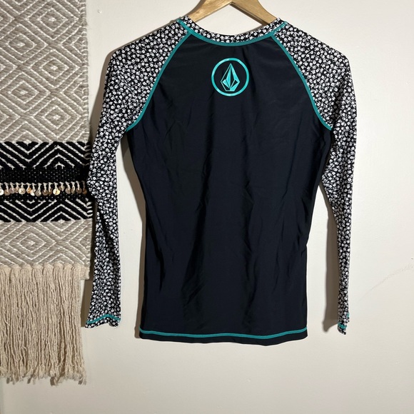 Volcom rash guard long sleeve top - Picture 3 of 6